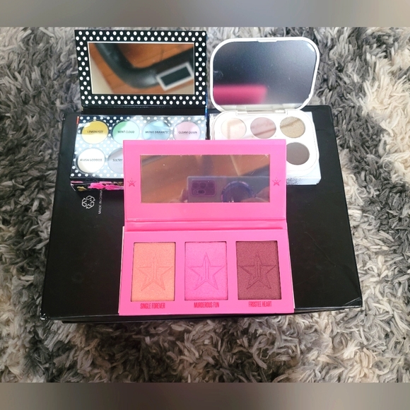 BUNDLE OF MAKEUP - Picture 4 of 11